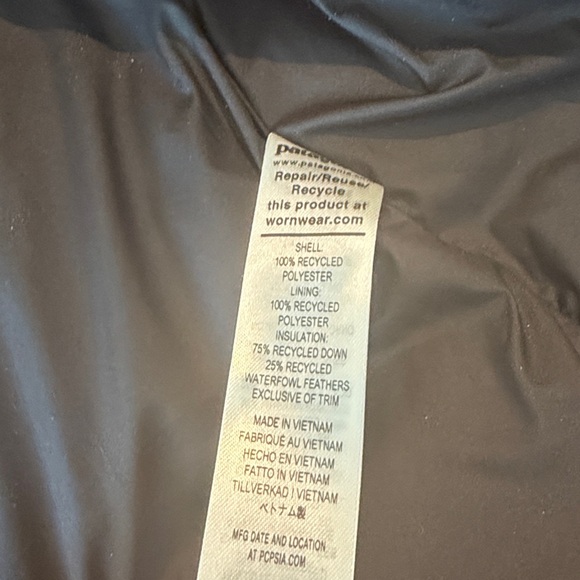 Patagonia Women's Black Hooded Puffer Jacket - Picture 7 of 12